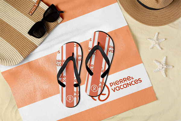 Les serviettes et tongs personnalisées : objets publicitaires indispensables pour une promotion estivale réussie