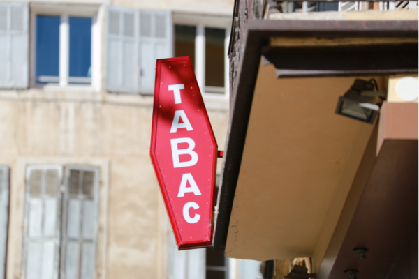 Pourquoi la carotte tabac est-elle le symbole des buralistes en France ?